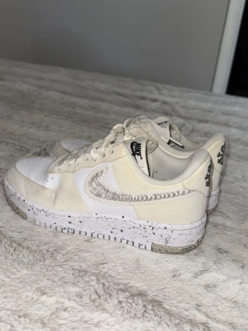 Nike Women’s Cream & White Speckled Sole Sneakers - Picture 4 of 9